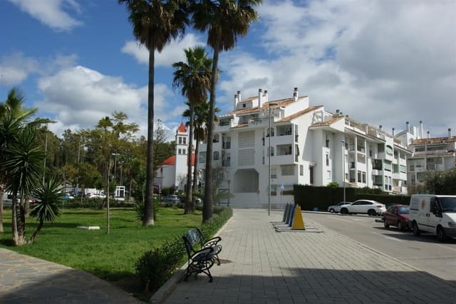 Villa for sale in Los Naranjos, Marbella - € 390,000 (Ref: 3889715)