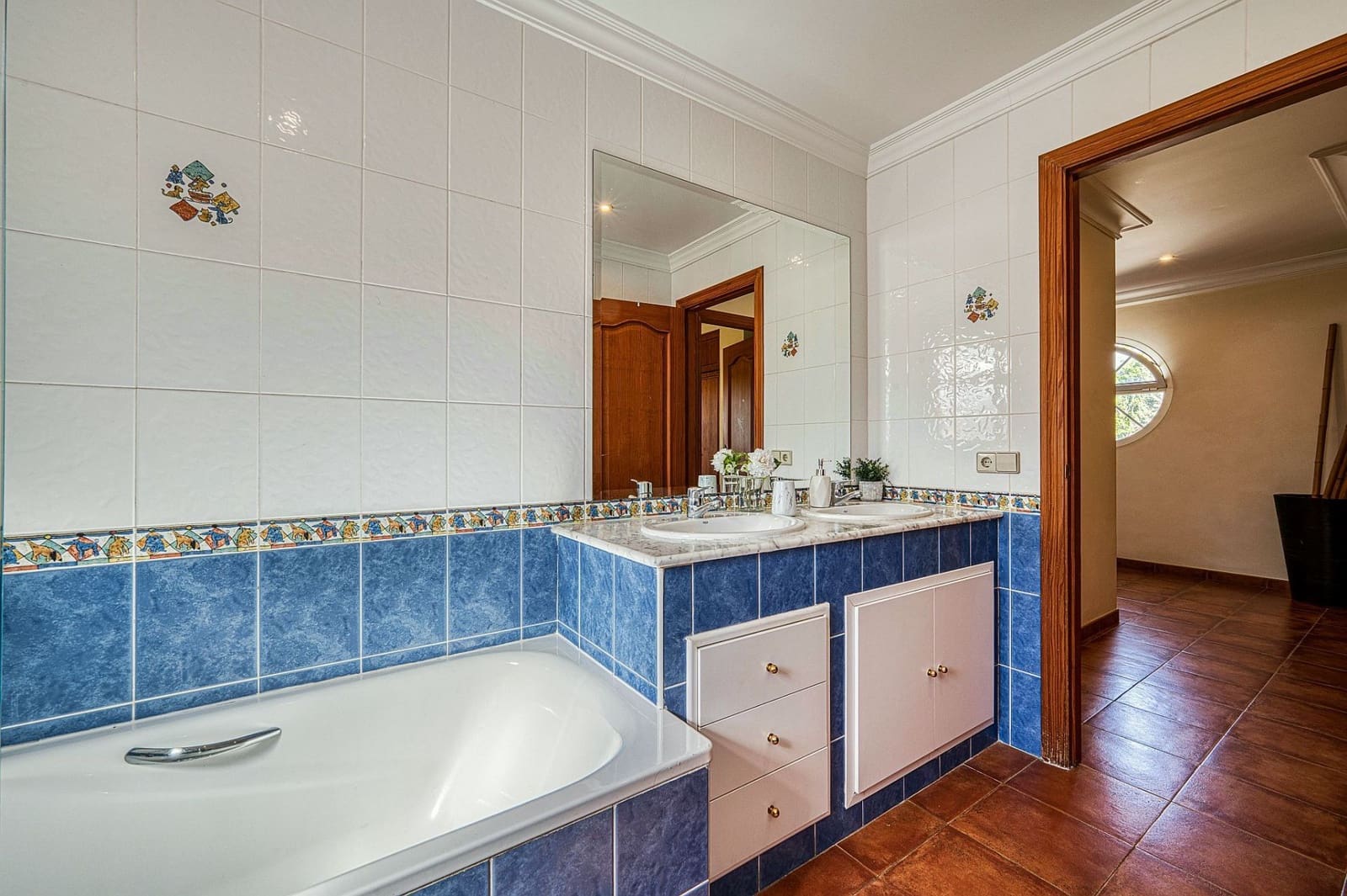 Chalet de 4 habitaciones en Nueva Andalucia en venta - 1.395.000 € (Ref: 4480013)