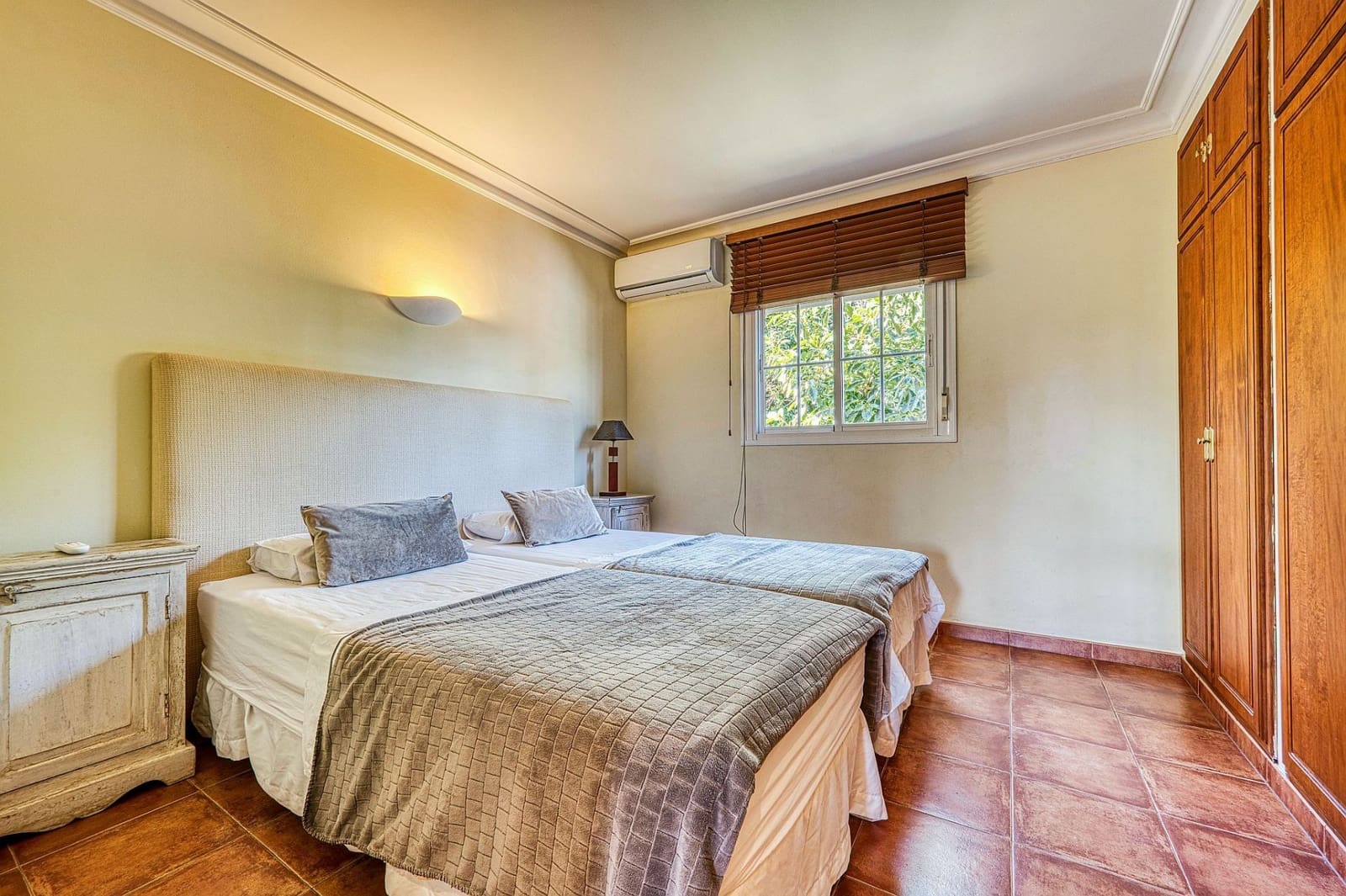 Chalet de 4 habitaciones en Nueva Andalucia en venta - 1.395.000 € (Ref: 4480013)