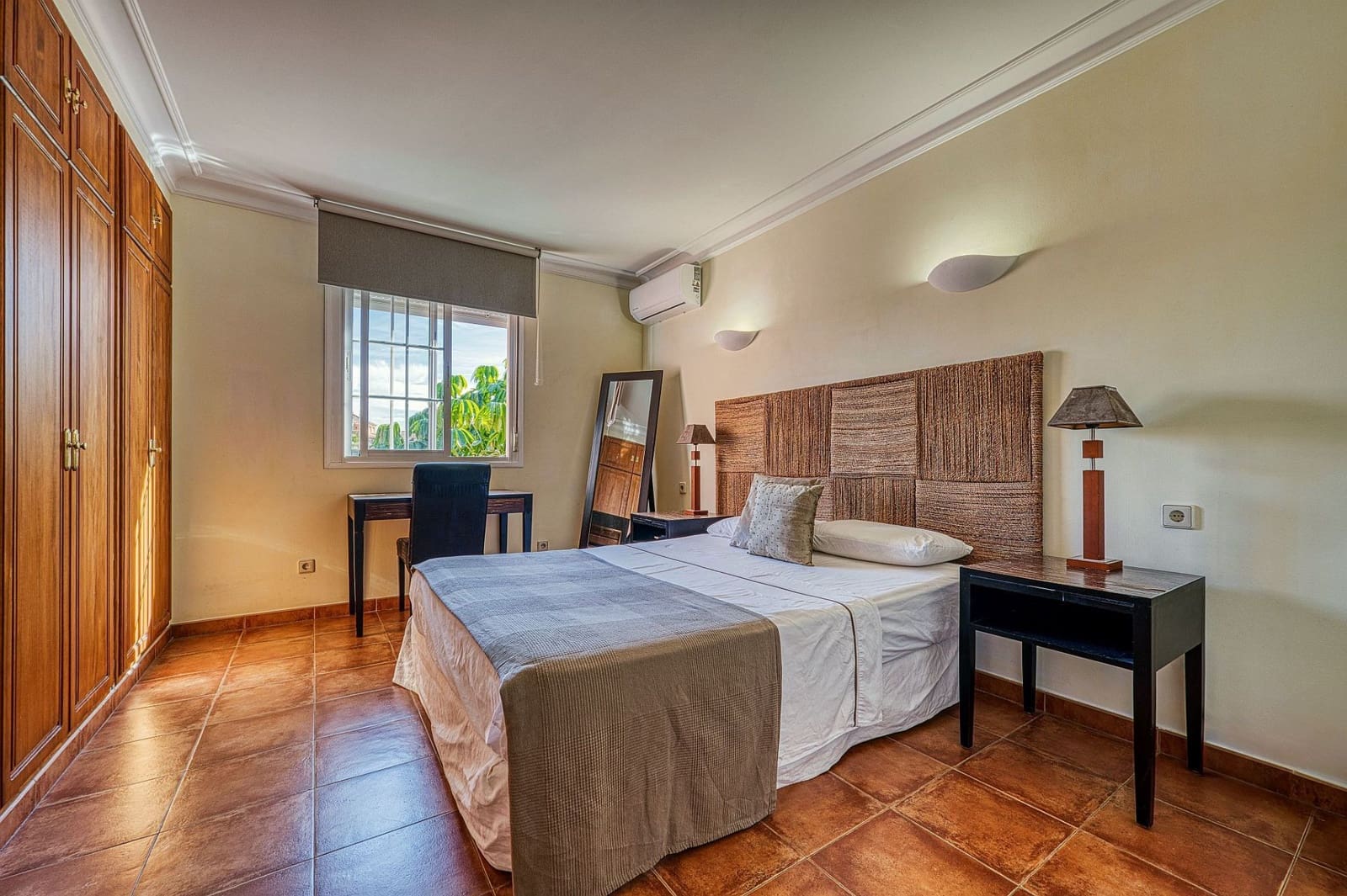 Chalet de 4 habitaciones en Nueva Andalucia en venta - 1.395.000 € (Ref: 4480013)