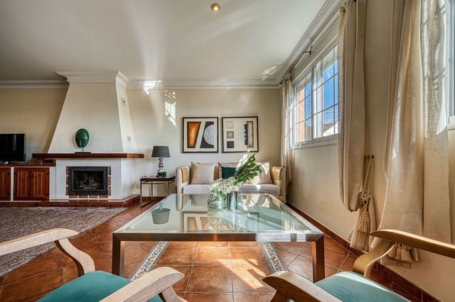 Chalet de 4 habitaciones en Las Brisas, Marbella en venta - 1.395.000 € (Ref: 4480013)