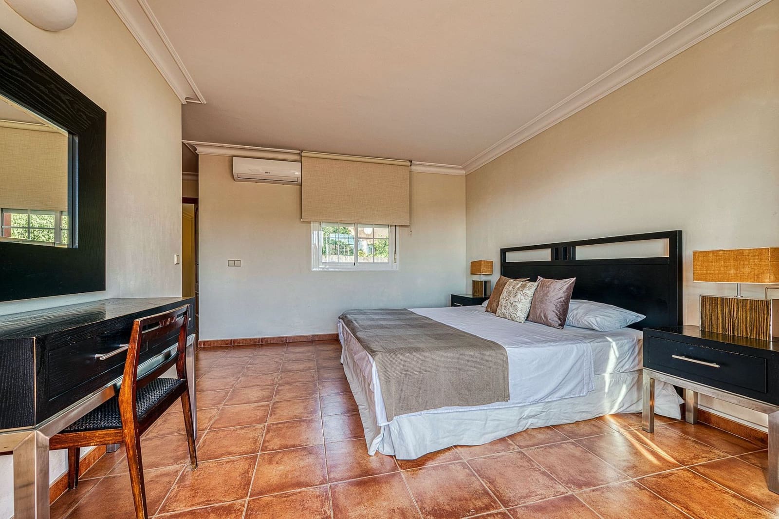 Chalet de 4 habitaciones en Nueva Andalucia en venta - 1.395.000 € (Ref: 4480013)