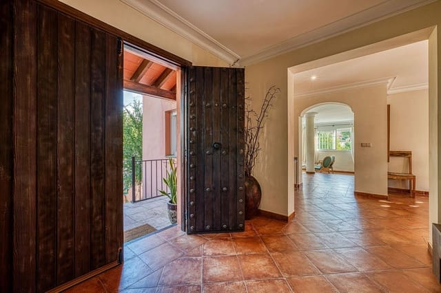 Chalet de 4 habitaciones en Las Brisas, Marbella en venta - 1.395.000 € (Ref: 4480013)