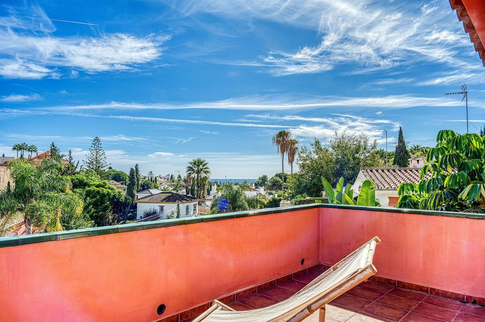 Chalet de 4 habitaciones en Nueva Andalucia en venta - 1.395.000 € (Ref: 4480013)