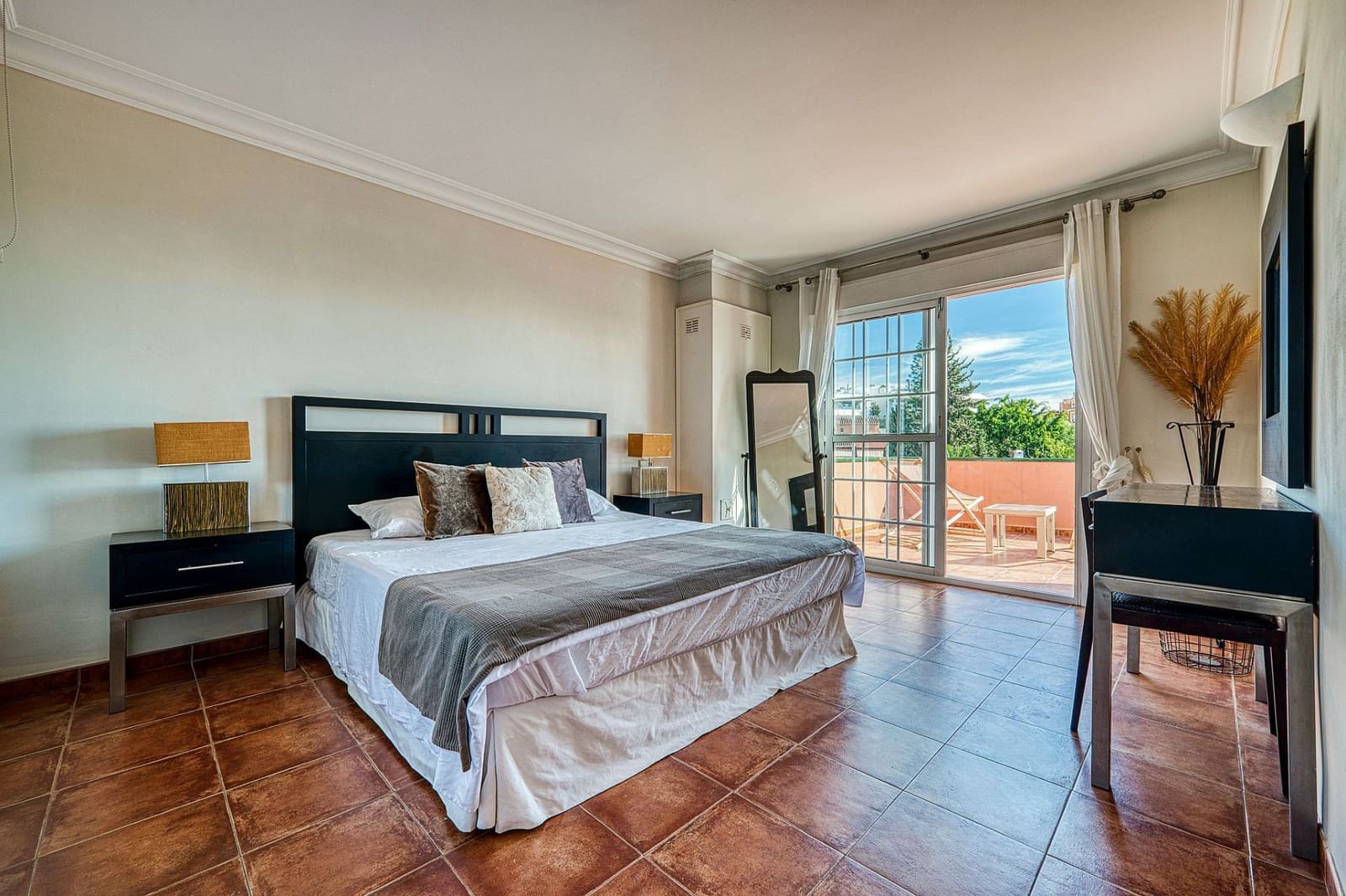 Chalet de 4 habitaciones en Nueva Andalucia en venta - 1.395.000 € (Ref: 4480013)