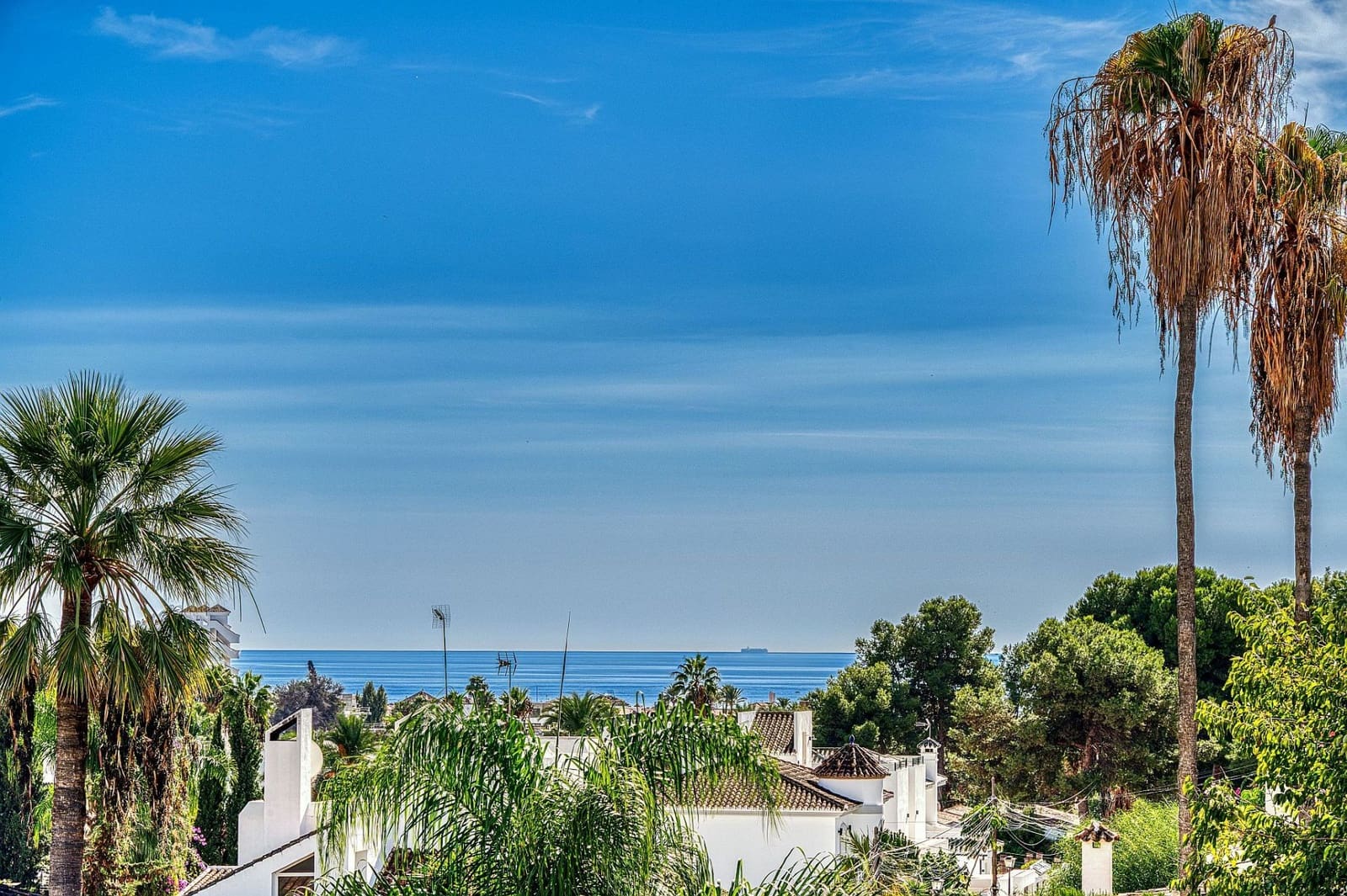 Chalet de 4 habitaciones en Nueva Andalucia en venta - 1.395.000 € (Ref: 4480013)