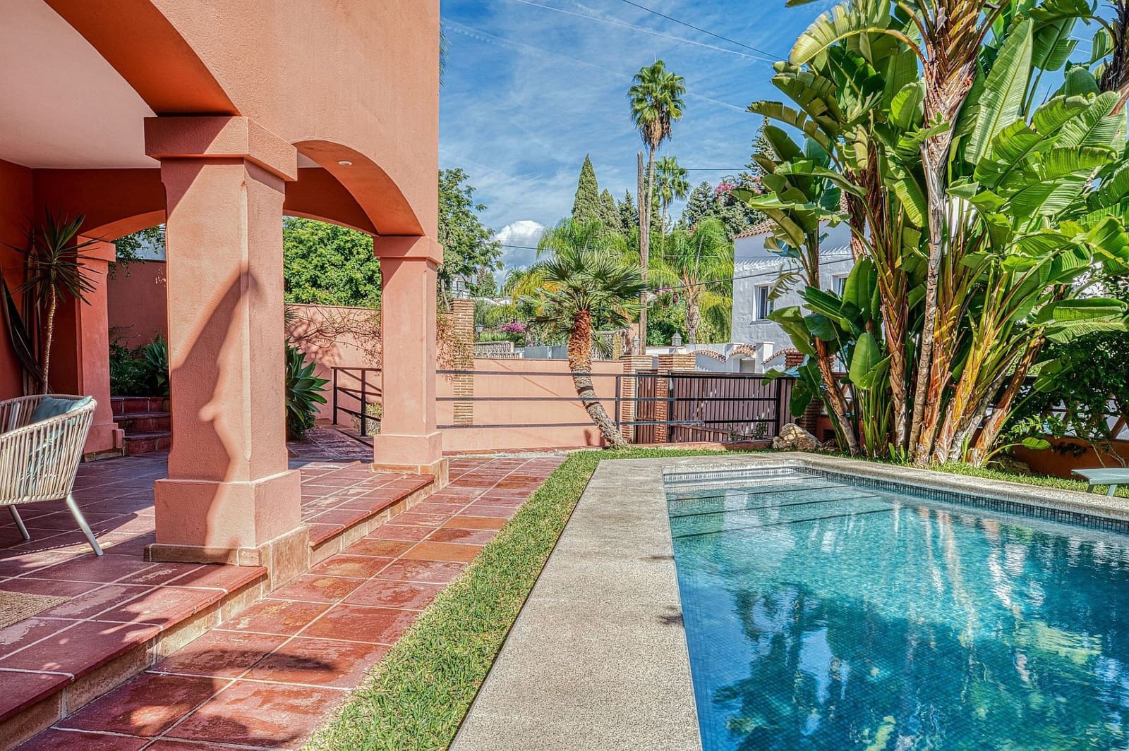 Chalet de 4 habitaciones en Nueva Andalucia en venta - 1.395.000 € (Ref: 4480013)