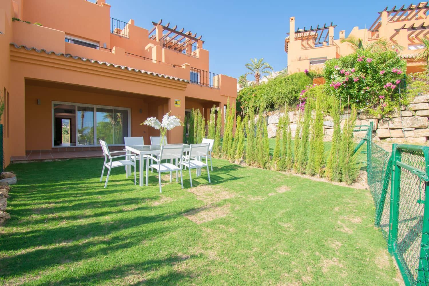 4 sovrum Hus till salu i Benahavis med pool garage - 1 050 000 € (Ref: 4504603)