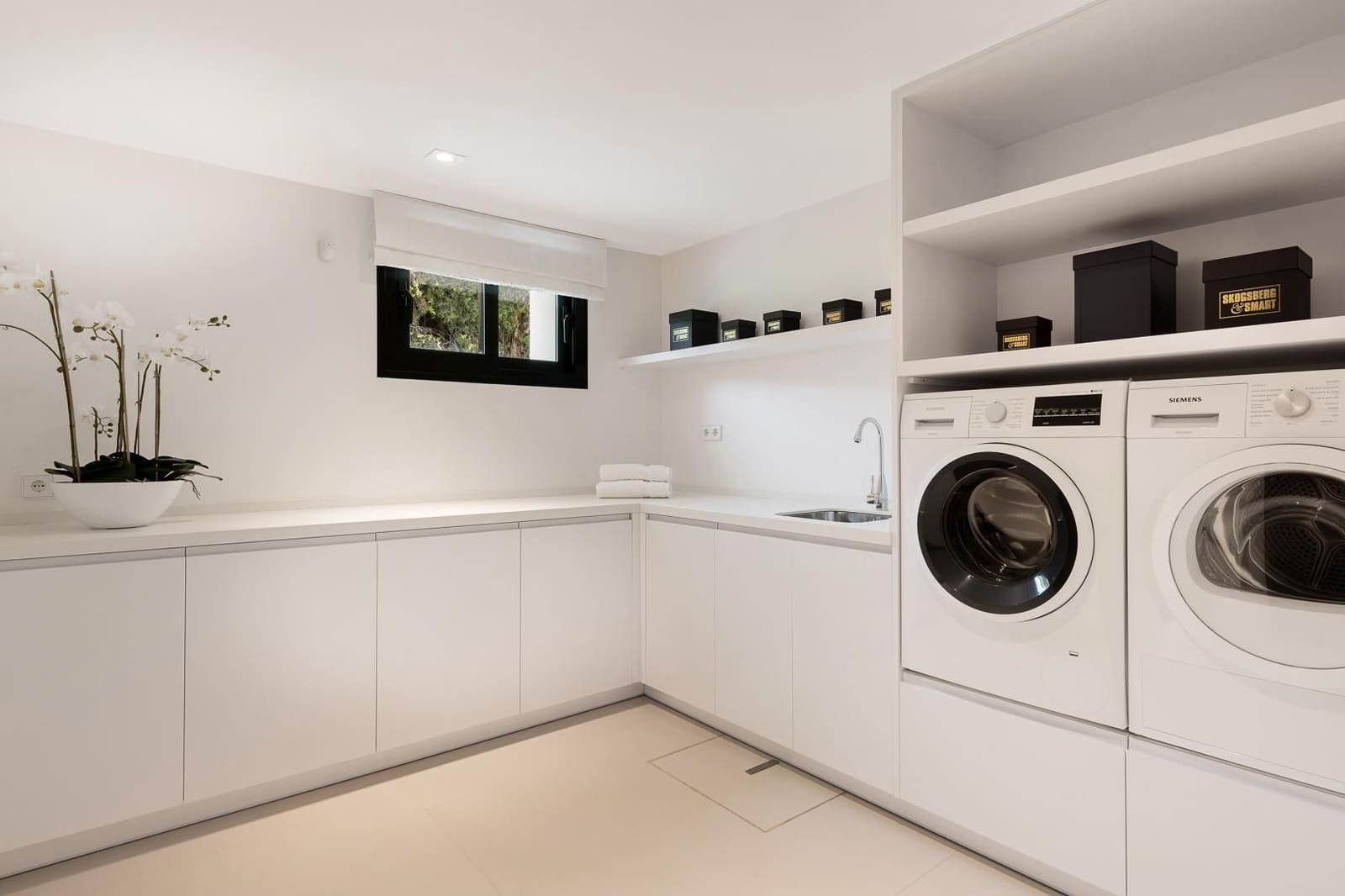 6 bedroom Villa for sale in Nueva Andalucia - € 5,995,000 (Ref: 5723149)