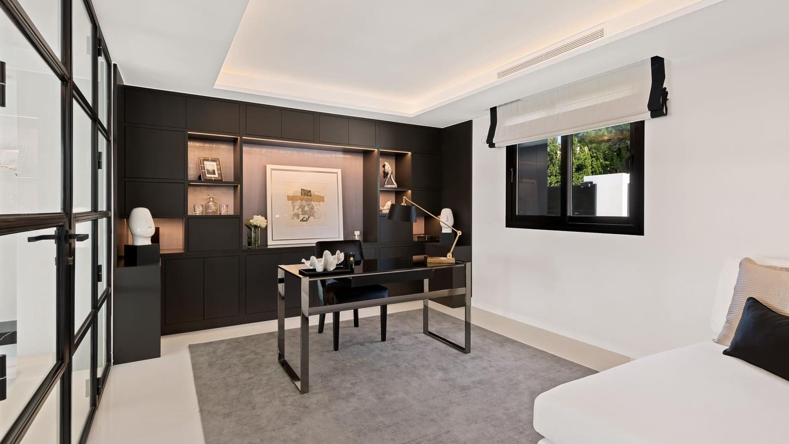 6 bedroom Villa for sale in Nueva Andalucia - € 5,995,000 (Ref: 5723149)