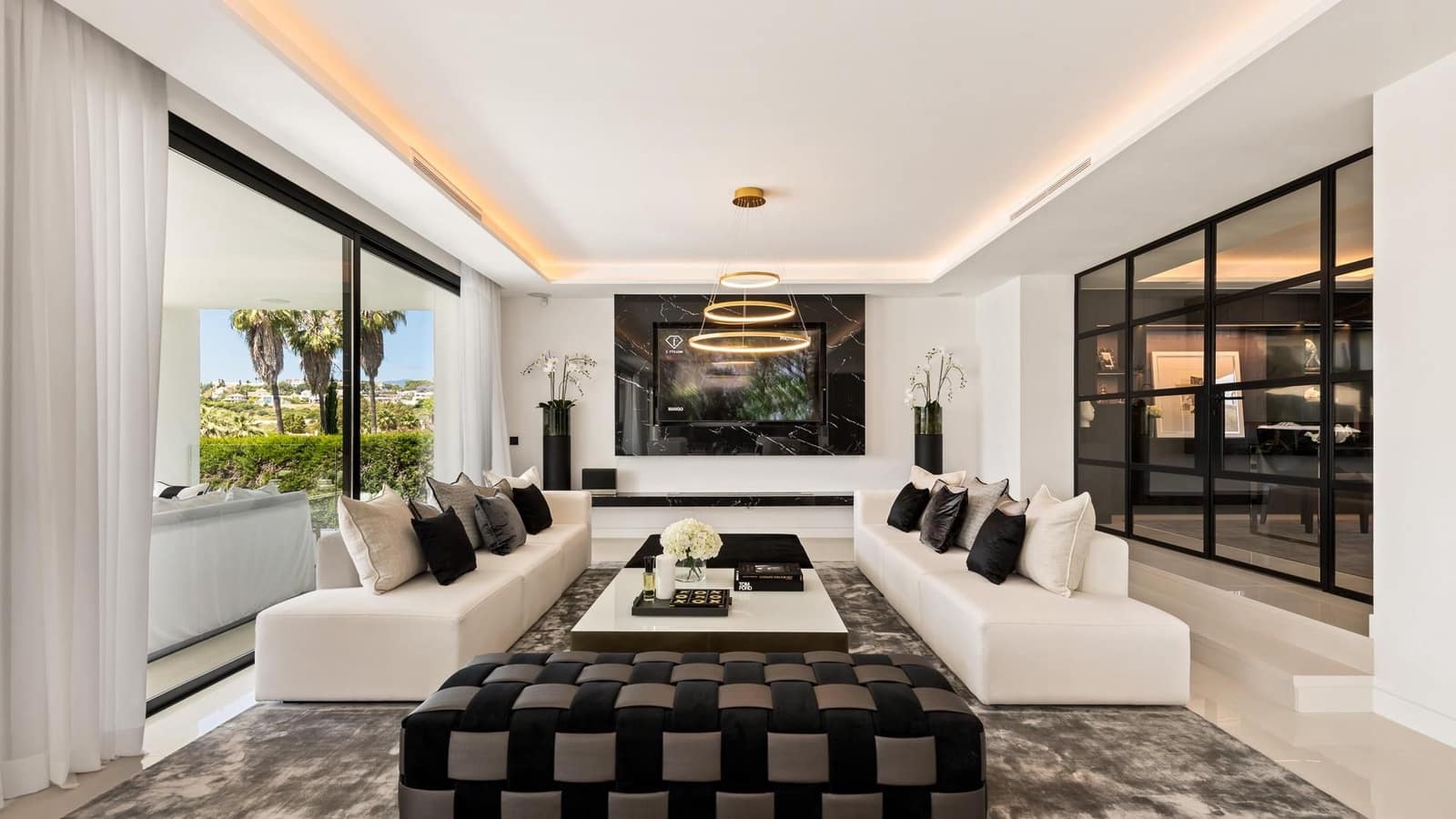 6 bedroom Villa for sale in Nueva Andalucia - € 5,995,000 (Ref: 5723149)