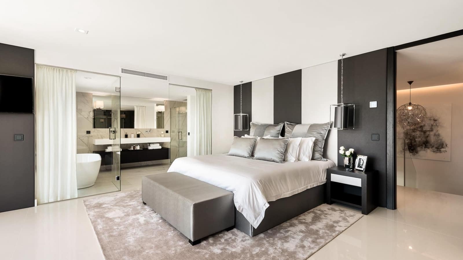 6 bedroom Villa for sale in Nueva Andalucia - € 5,995,000 (Ref: 5723149)