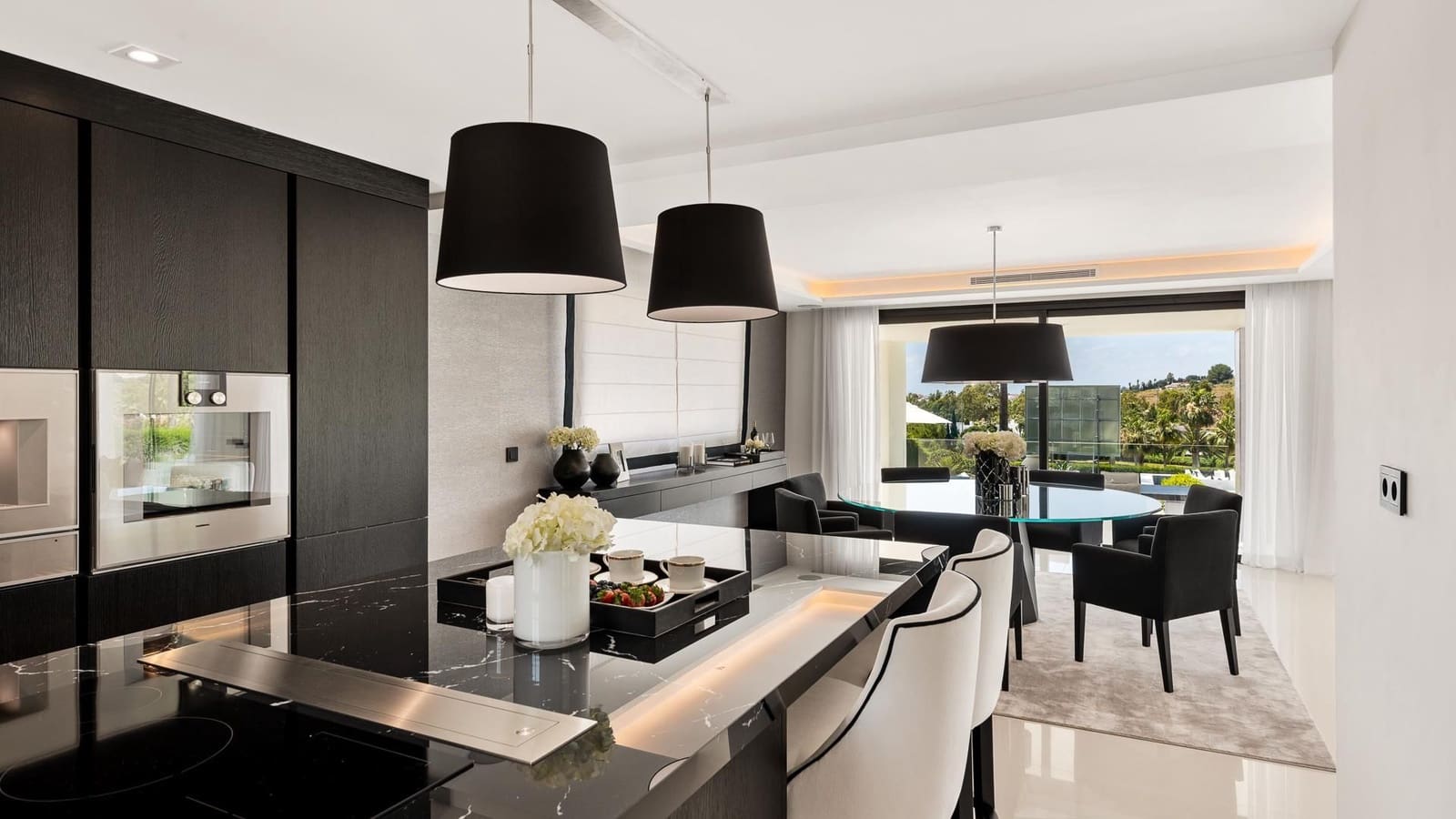 6 bedroom Villa for sale in Nueva Andalucia - € 5,995,000 (Ref: 5723149)