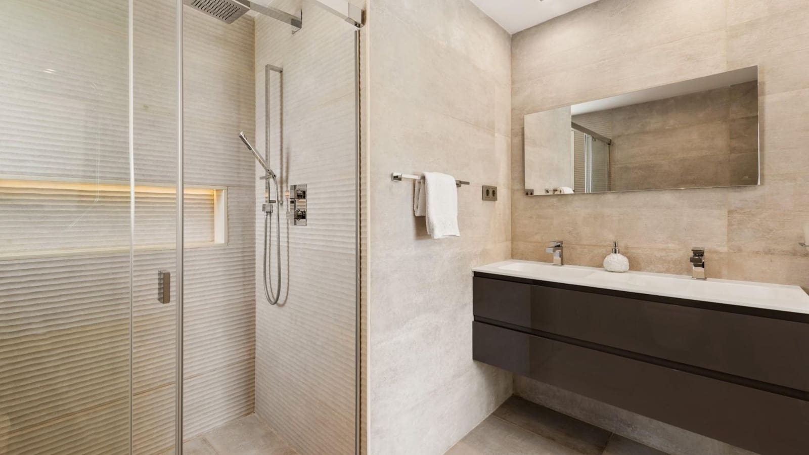 6 sypialnia Willa na sprzedaż w Nueva Andalucia - 3 250 000 € (Ref: 6082023)