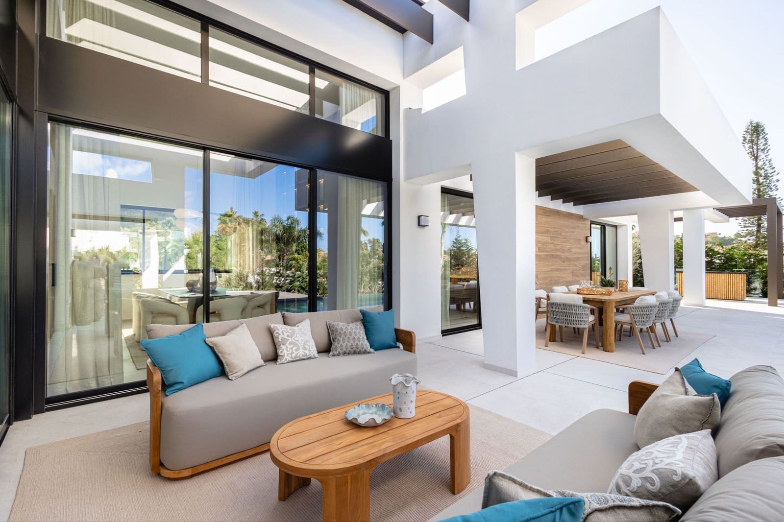4 bedroom Villa for sale in Nueva Andalucia with pool garage - € 3,990,000 (Ref: 6300318)