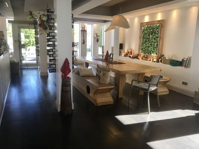 Restauracja lub bar na sprzedaż w El Paraiso, Estepona - 900 000 € (Ref: 6358366)