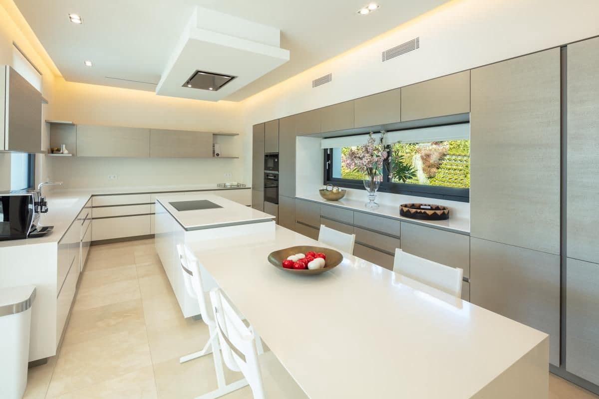 6 slaapkamer Villa te koop in Nueva Andalucia - € 6.850.000 (Ref: 6515036)