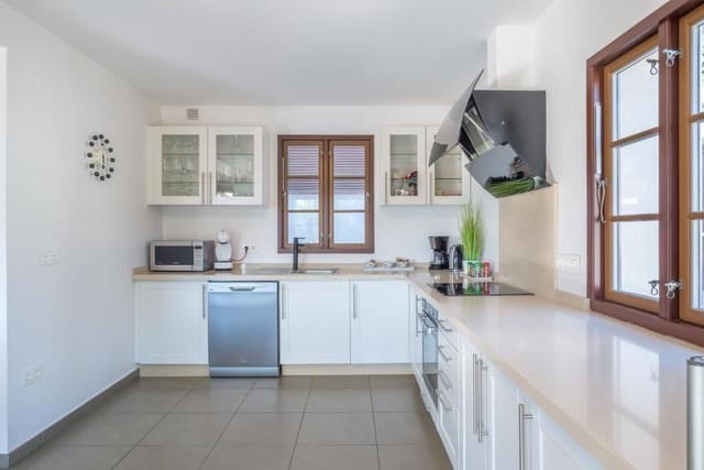 4 sypialnia Willa na sprzedaż w Nueva Andalucía Centro, Marbella - 2 125 000 € (Ref: 6876721)