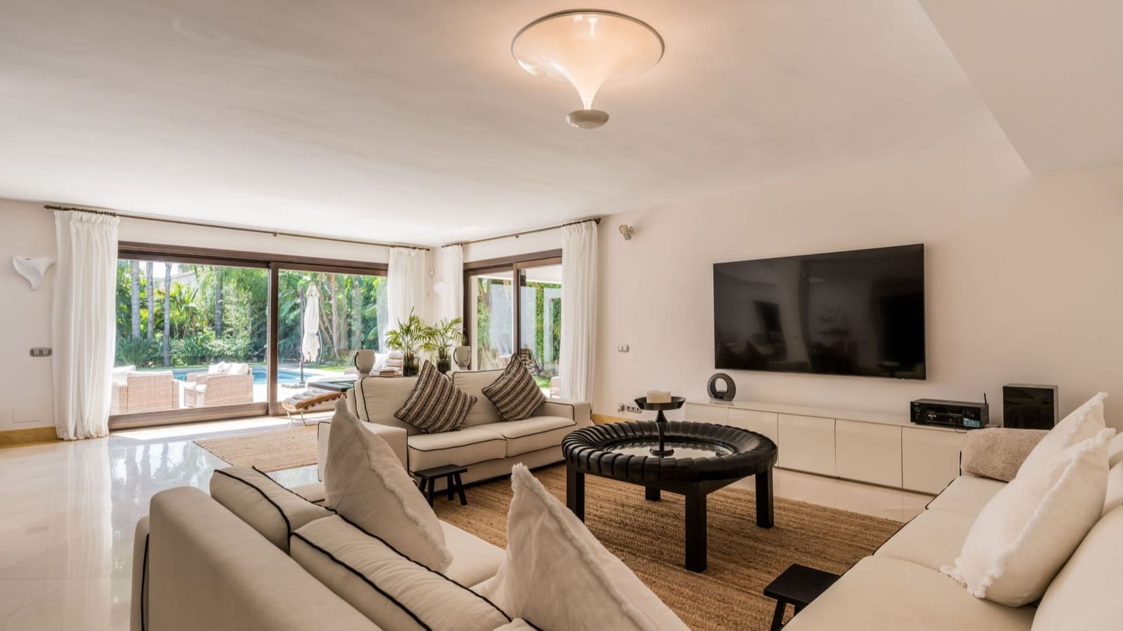 Chalet de 5 habitaciones en Nueva Andalucia en venta - 3.500.000 € (Ref: 7754125)