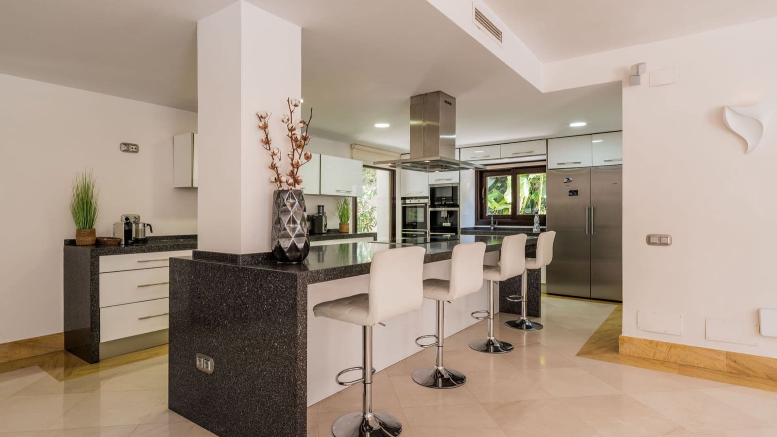 Chalet de 5 habitaciones en Nueva Andalucia en venta - 3.500.000 € (Ref: 7754125)