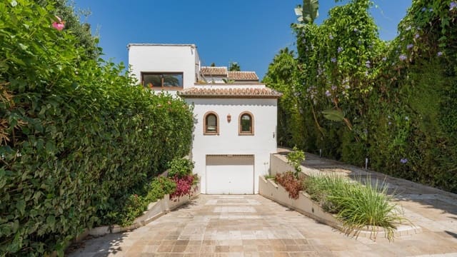 Chalet de 5 habitaciones en Las Brisas, Marbella en venta - 3.500.000 € (Ref: 7754125)