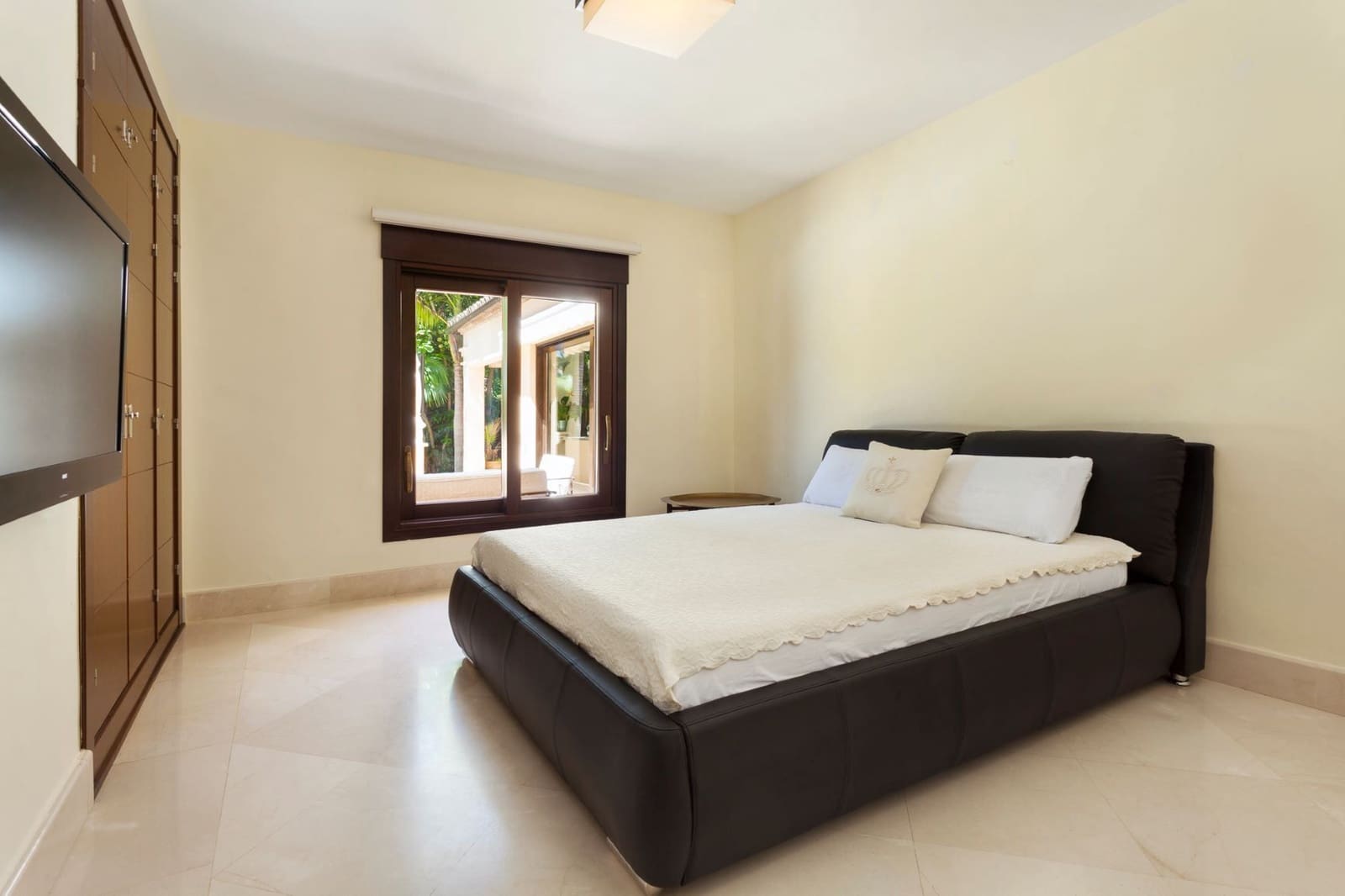 Chalet de 5 habitaciones en Nueva Andalucia en venta - 3.500.000 € (Ref: 7754125)