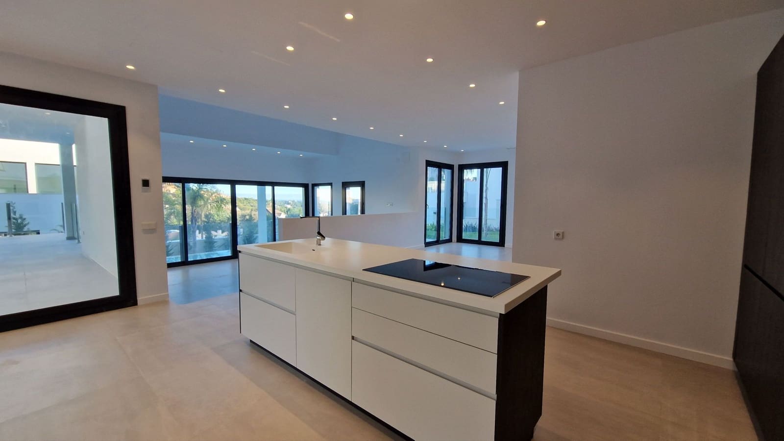 4 bedroom Villa for sale in Elviria - € 2,300,000 (Ref: 7911320)