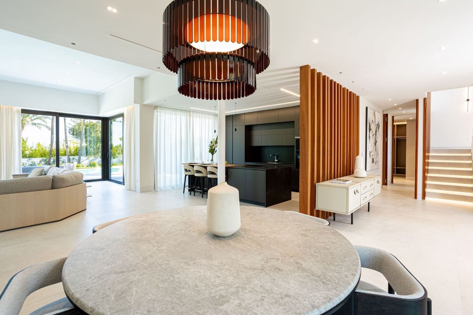 4 bedroom Villa for sale in Benahavis with pool - € 3,850,000 (Ref: 7985819)