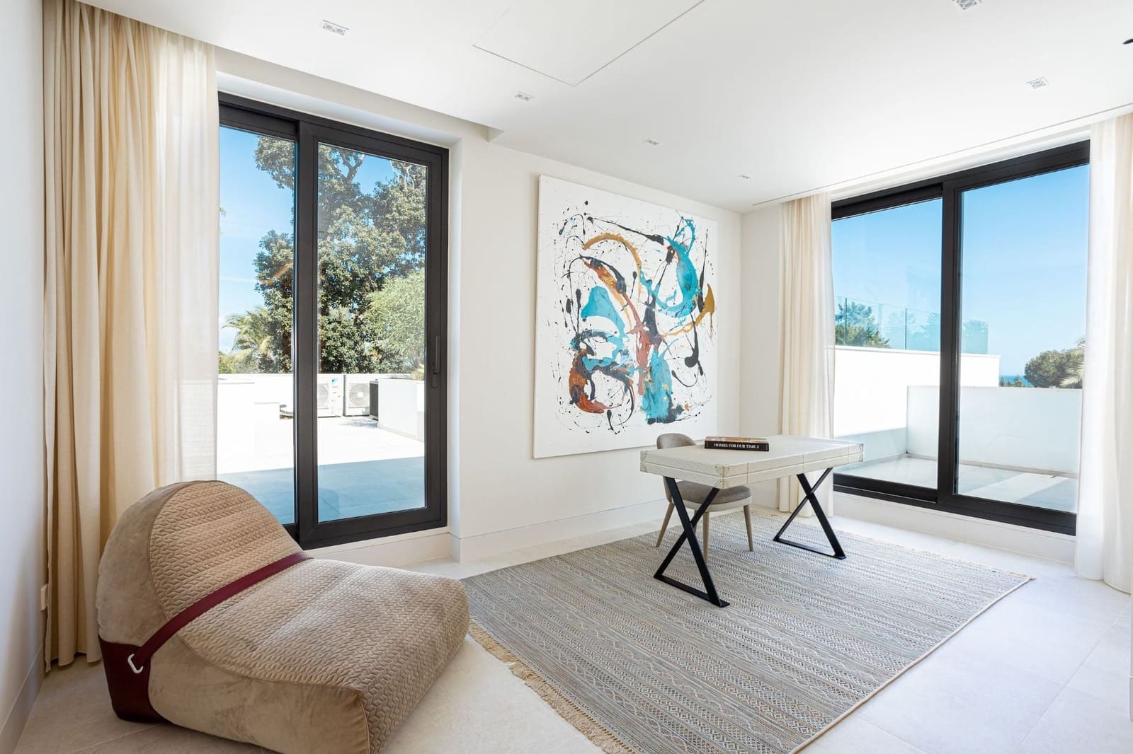 4 bedroom Villa for sale in Benahavis with pool - € 3,850,000 (Ref: 7985819)