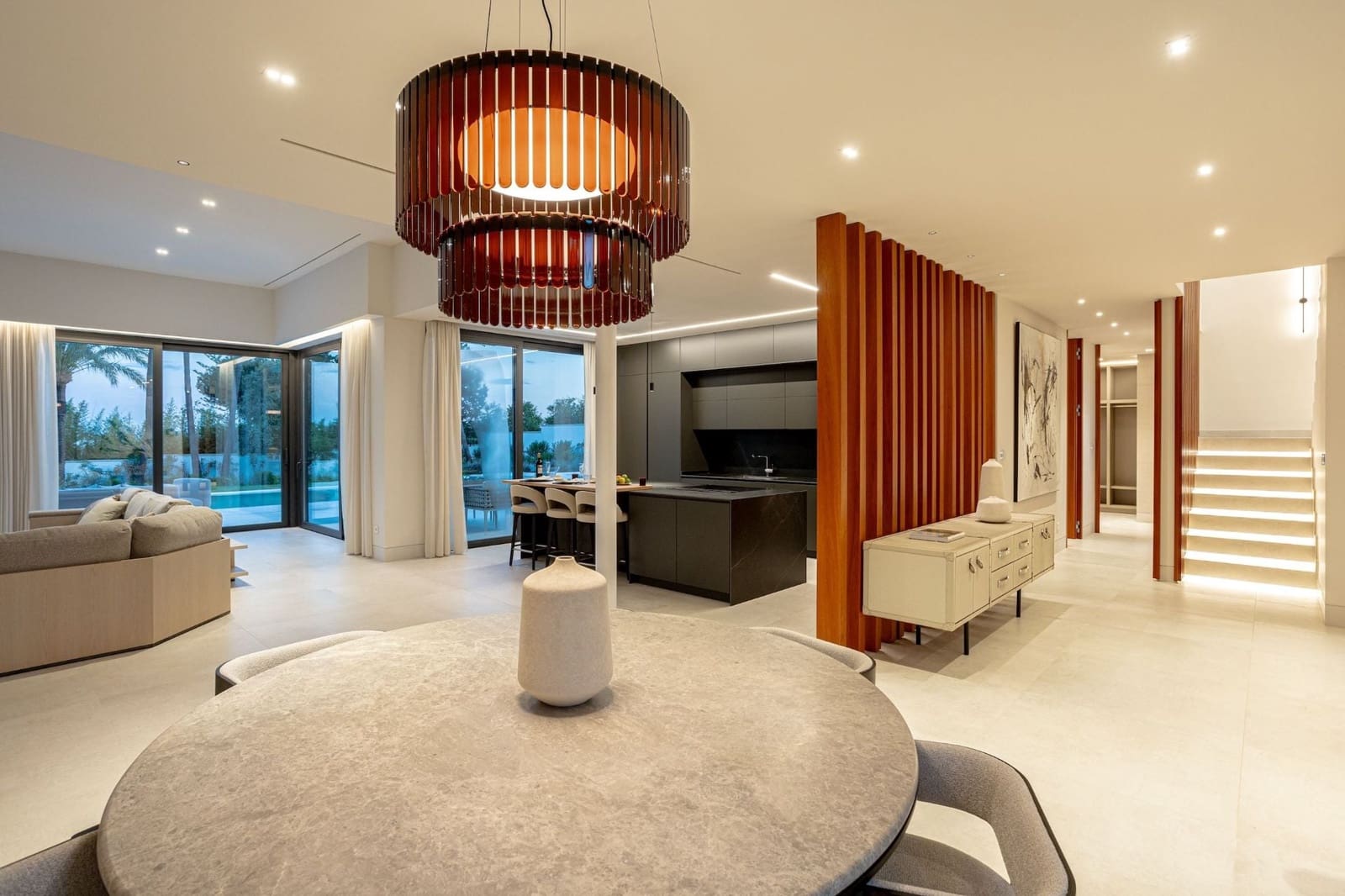4 bedroom Villa for sale in Benahavis with pool - € 3,850,000 (Ref: 7985819)