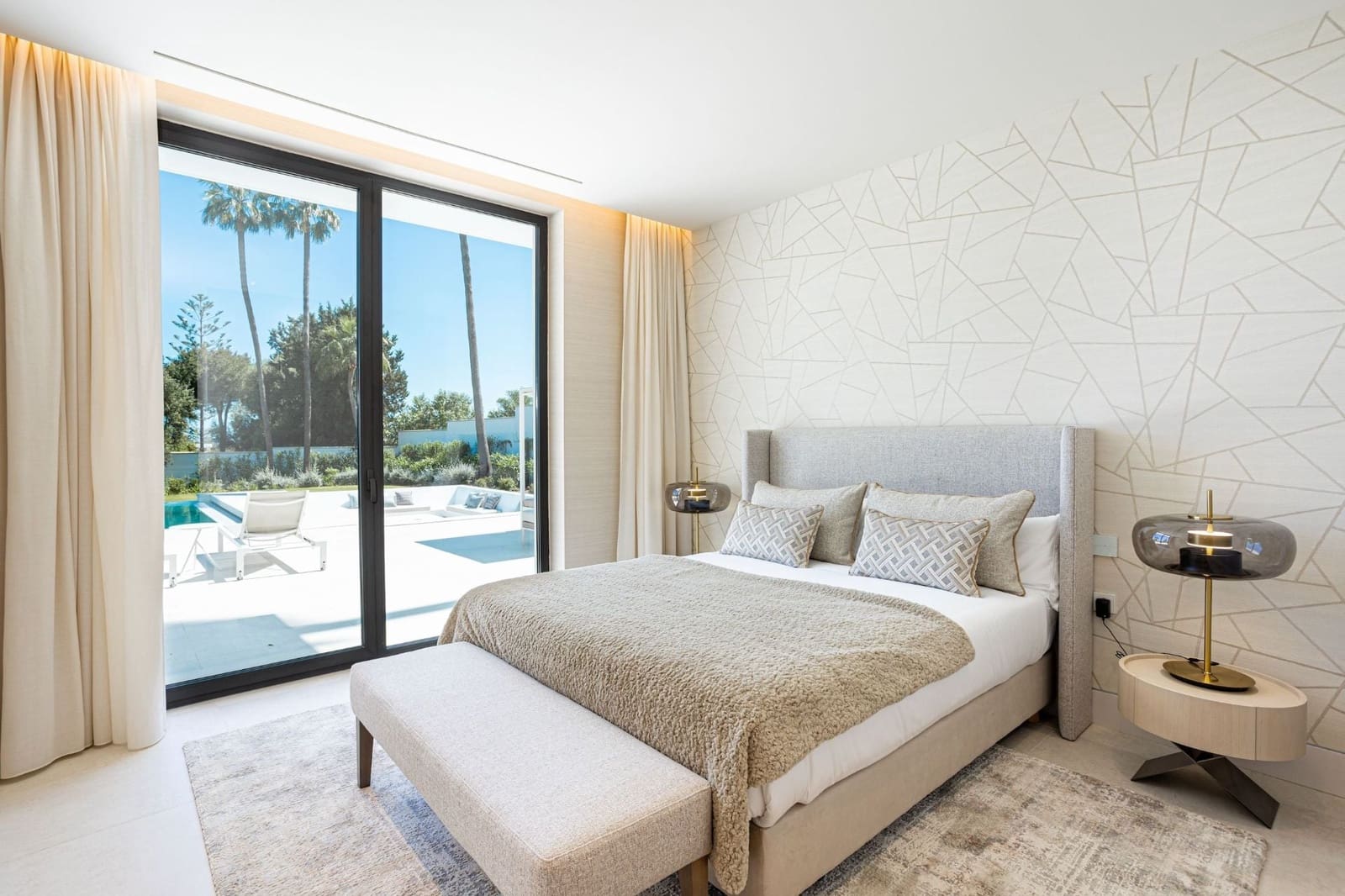 4 bedroom Villa for sale in Benahavis with pool - € 3,850,000 (Ref: 7985819)