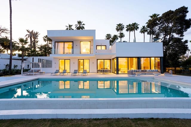 4 bedroom Villa for sale in Benahavís with pool - € 3,850,000 (Ref: 7985819)