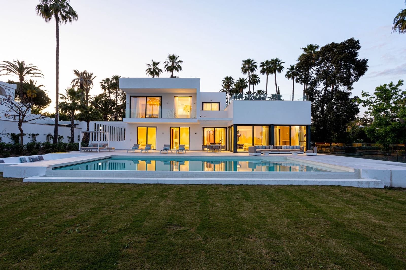 4 bedroom Villa for sale in Benahavis with pool - € 3,850,000 (Ref: 7985819)