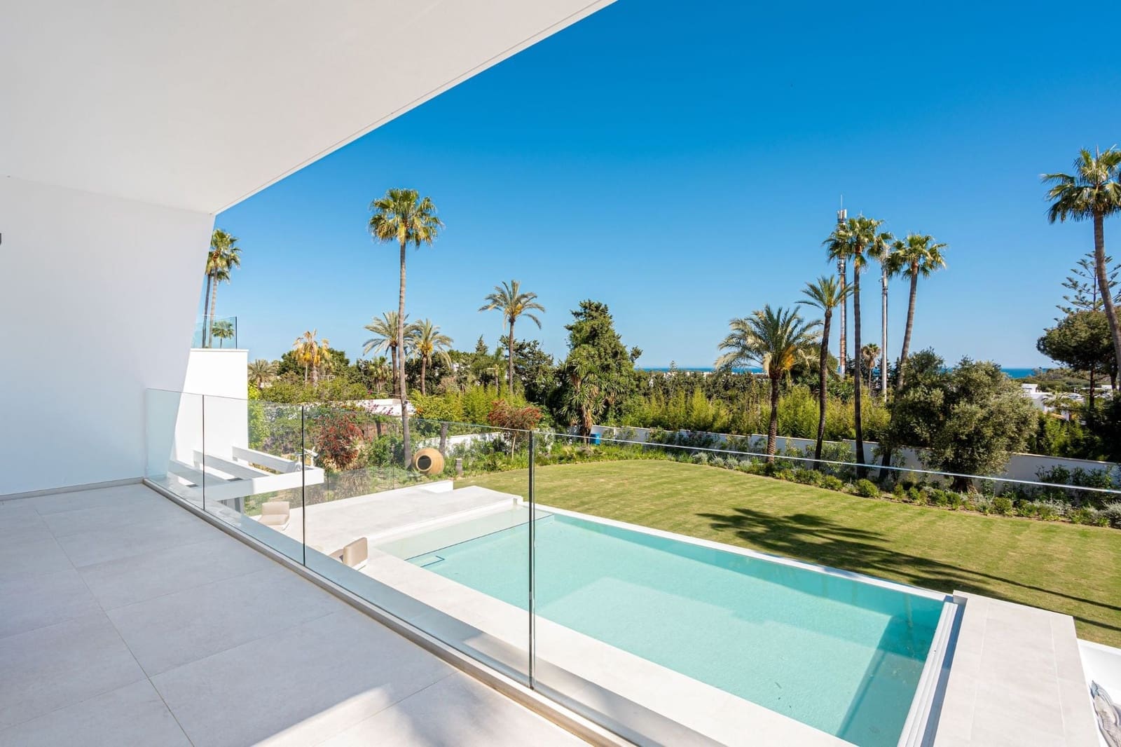 4 bedroom Villa for sale in Benahavis with pool - € 3,850,000 (Ref: 7985819)