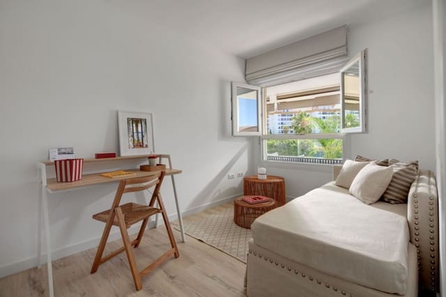 Apartamento de 2 habitaciones en Las Brisas, Marbella en venta - 395.000 € (Ref: 8125368)