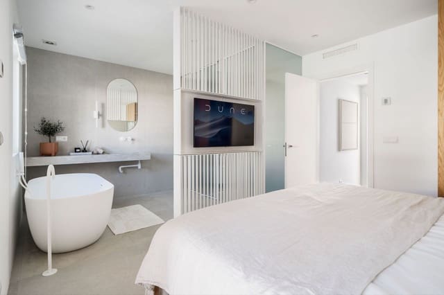 3 soveværelse Byhus til salg i Los Monteros, Marbella - € 2.150.000 (Ref: 8132905)