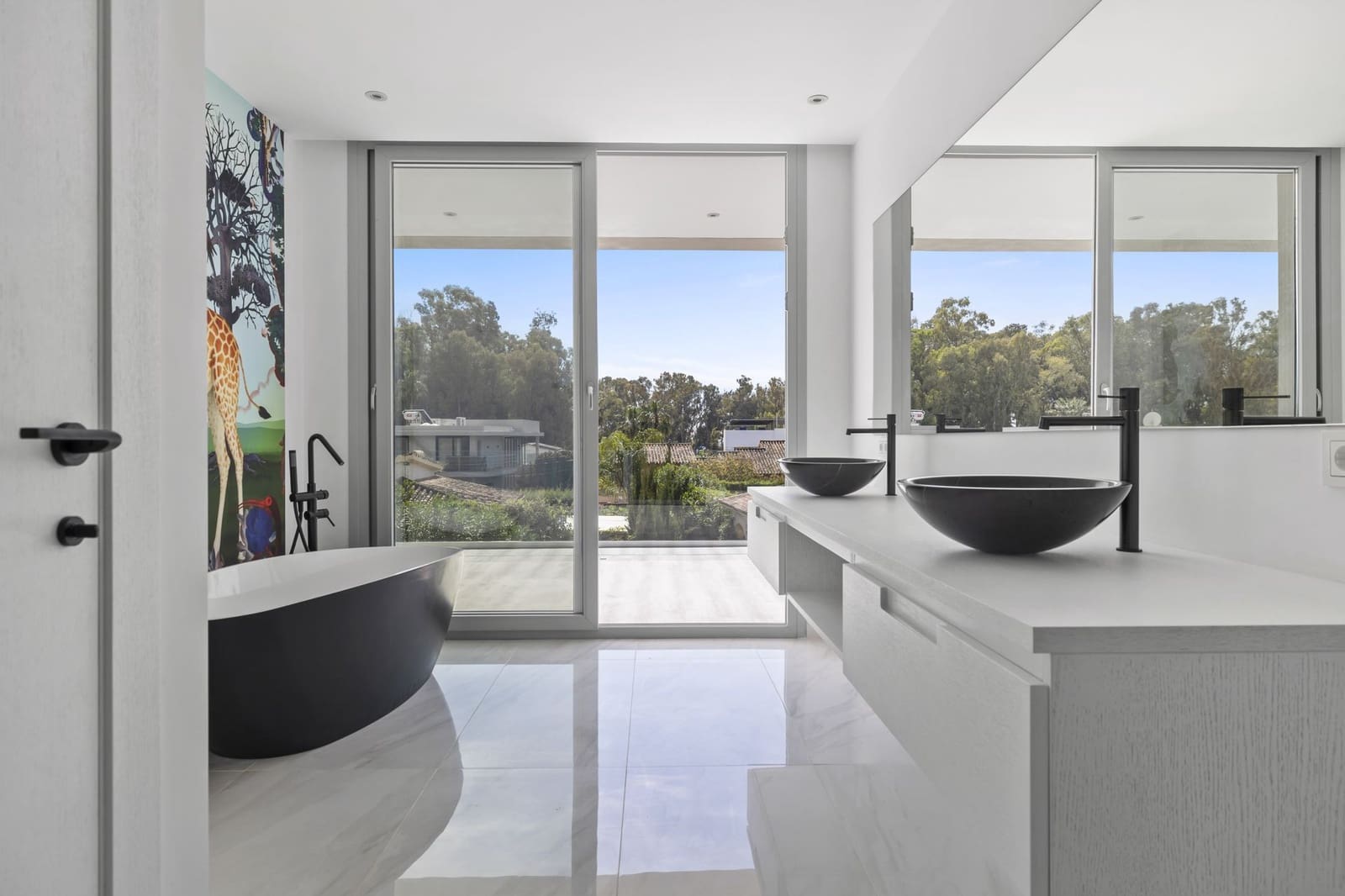 5 slaapkamer Villa te koop in Marbella - € 2.950.000 (Ref: 8212821)