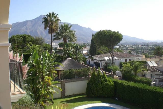 6 soveværelse Villa til salg i Las Brisas, Marbella - € 3.100.000 (Ref: 8267258)
