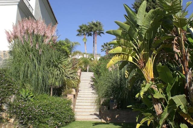 6 soveværelse Villa til salg i Las Brisas, Marbella - € 3.100.000 (Ref: 8267258)