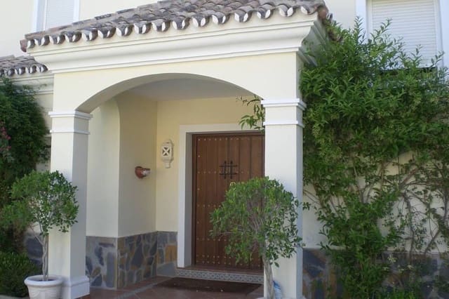 6 soveværelse Villa til salg i Las Brisas, Marbella - € 3.100.000 (Ref: 8267258)