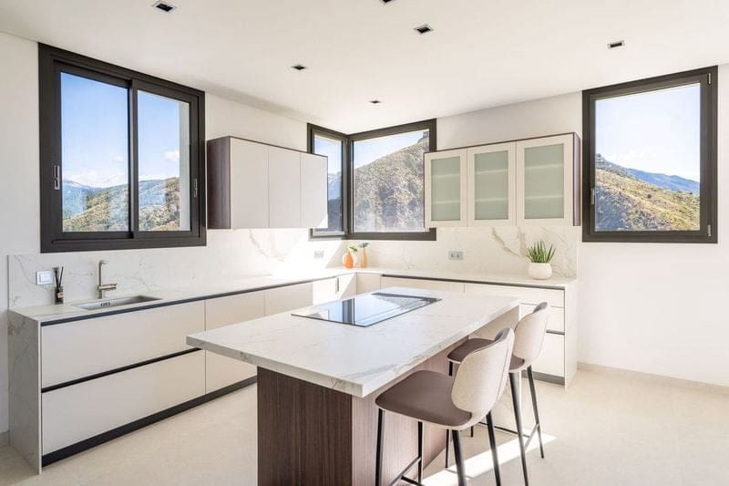 6 bedroom Villa for sale in Benahavis - € 4,695,000 (Ref: 8429909)