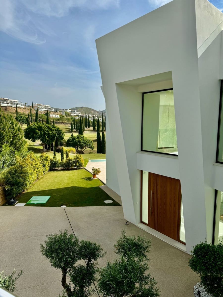 4 bedroom Villa for sale in Benahavis - € 3,890,000 (Ref: 8431389)