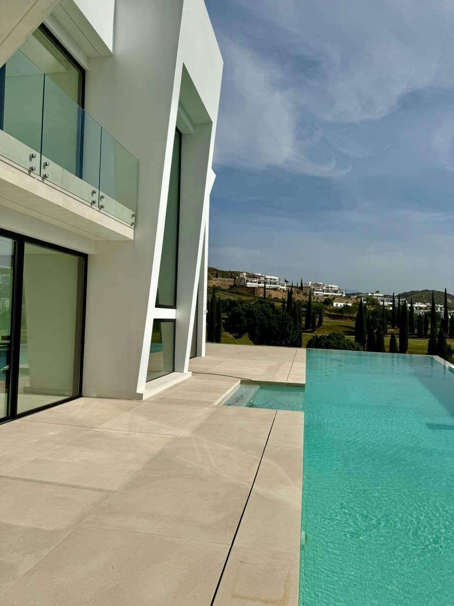 4 bedroom Villa for sale in Benahavis - € 3,890,000 (Ref: 8431389)