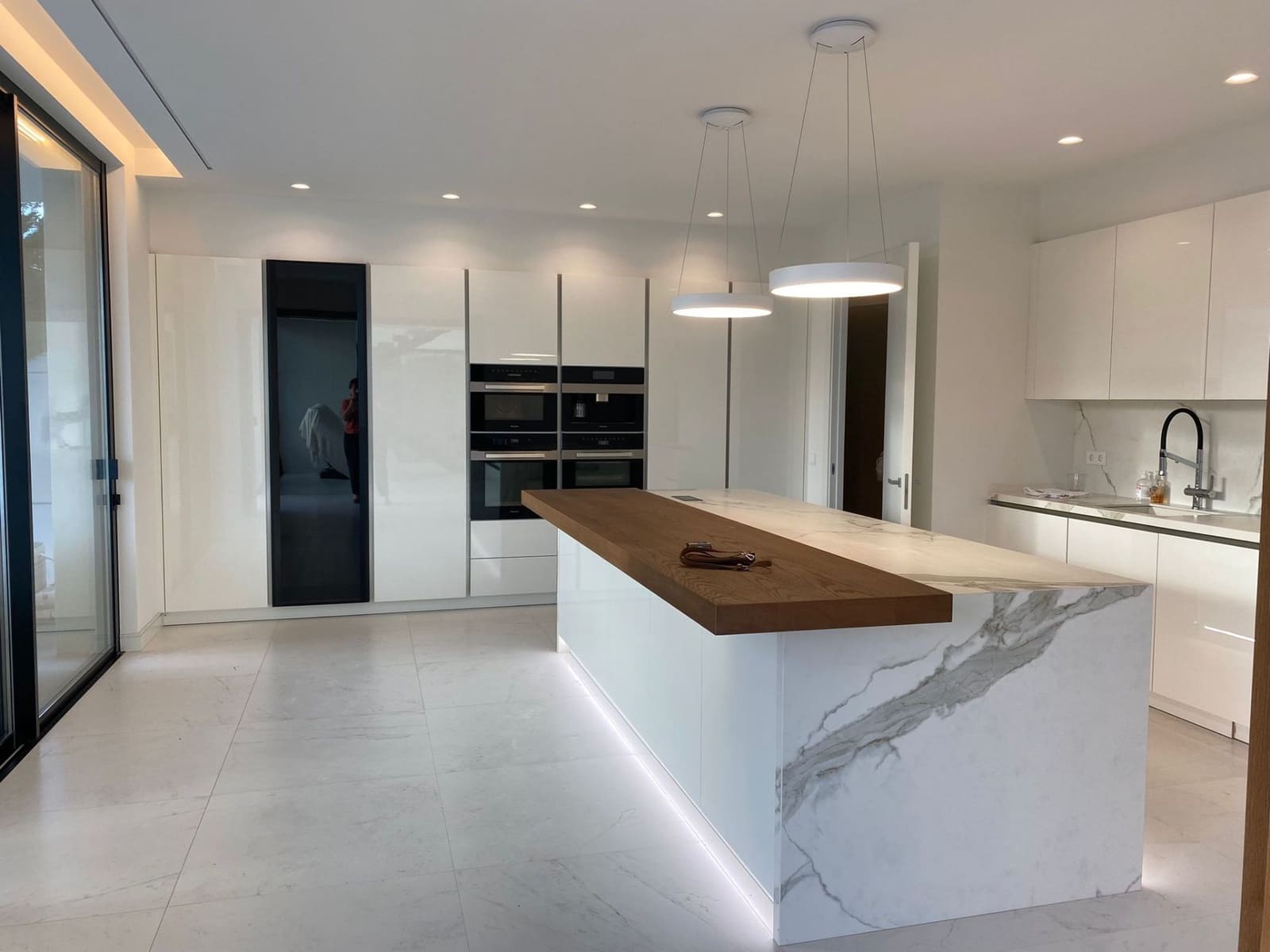 4 bedroom Villa for sale in Benahavis - € 3,890,000 (Ref: 8431389)