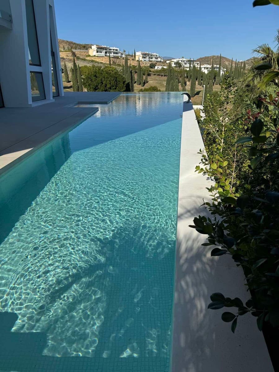 4 bedroom Villa for sale in Benahavis - € 3,890,000 (Ref: 8431389)