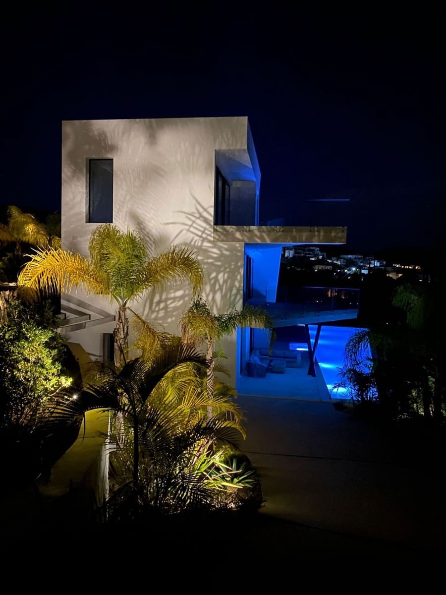 4 bedroom Villa for sale in Benahavis - € 3,890,000 (Ref: 8431389)