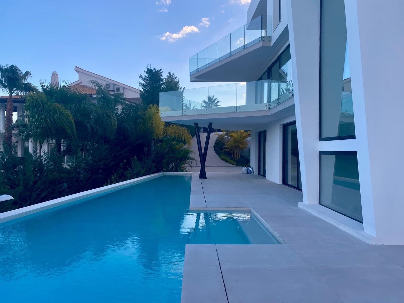 4 bedroom Villa for sale in Benahavis - € 3,890,000 (Ref: 8431389)