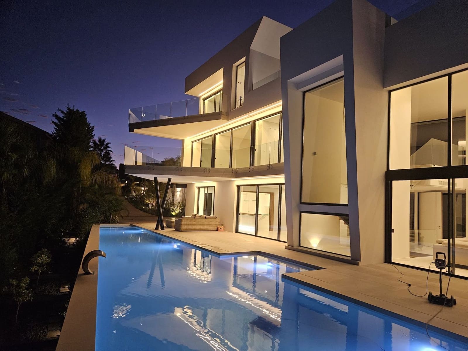4 bedroom Villa for sale in Benahavis - € 3,890,000 (Ref: 8431389)