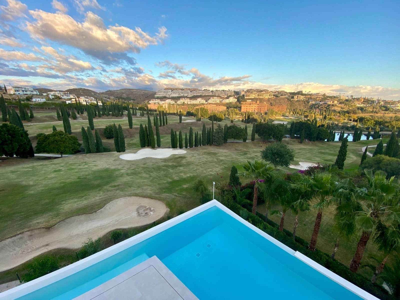 4 bedroom Villa for sale in Benahavis - € 3,890,000 (Ref: 8431389)