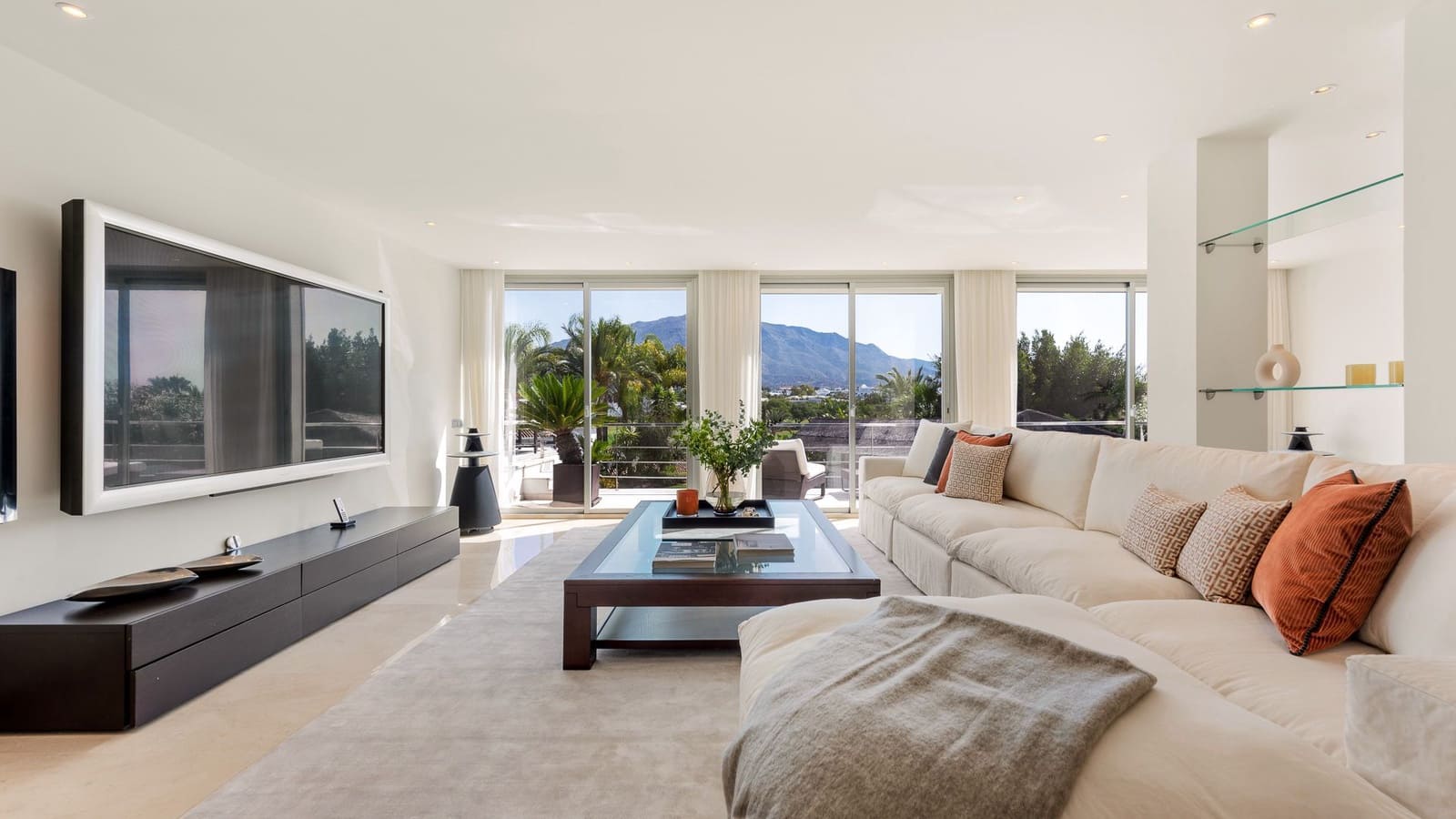 7 bedroom Villa for sale in Nueva Andalucia - € 4,995,000 (Ref: 8511314)